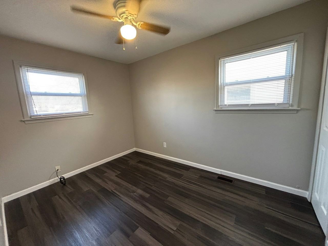 11235 Sherman Avenue - Photo 7 of 9