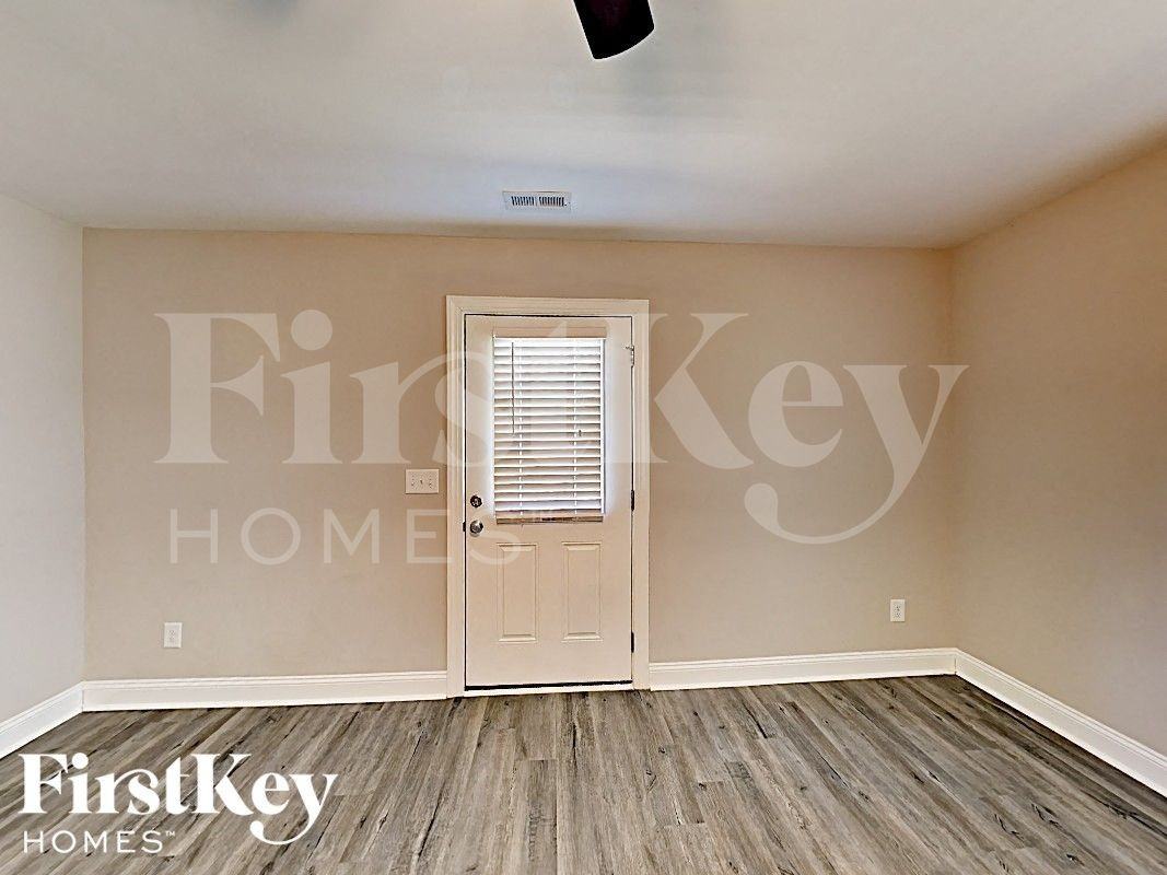 839 Murphy St - Photo 2 of 14