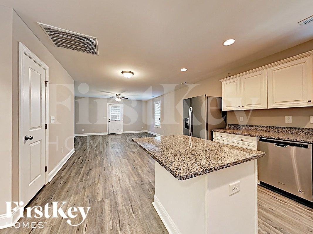 839 Murphy St - Photo 4 of 14