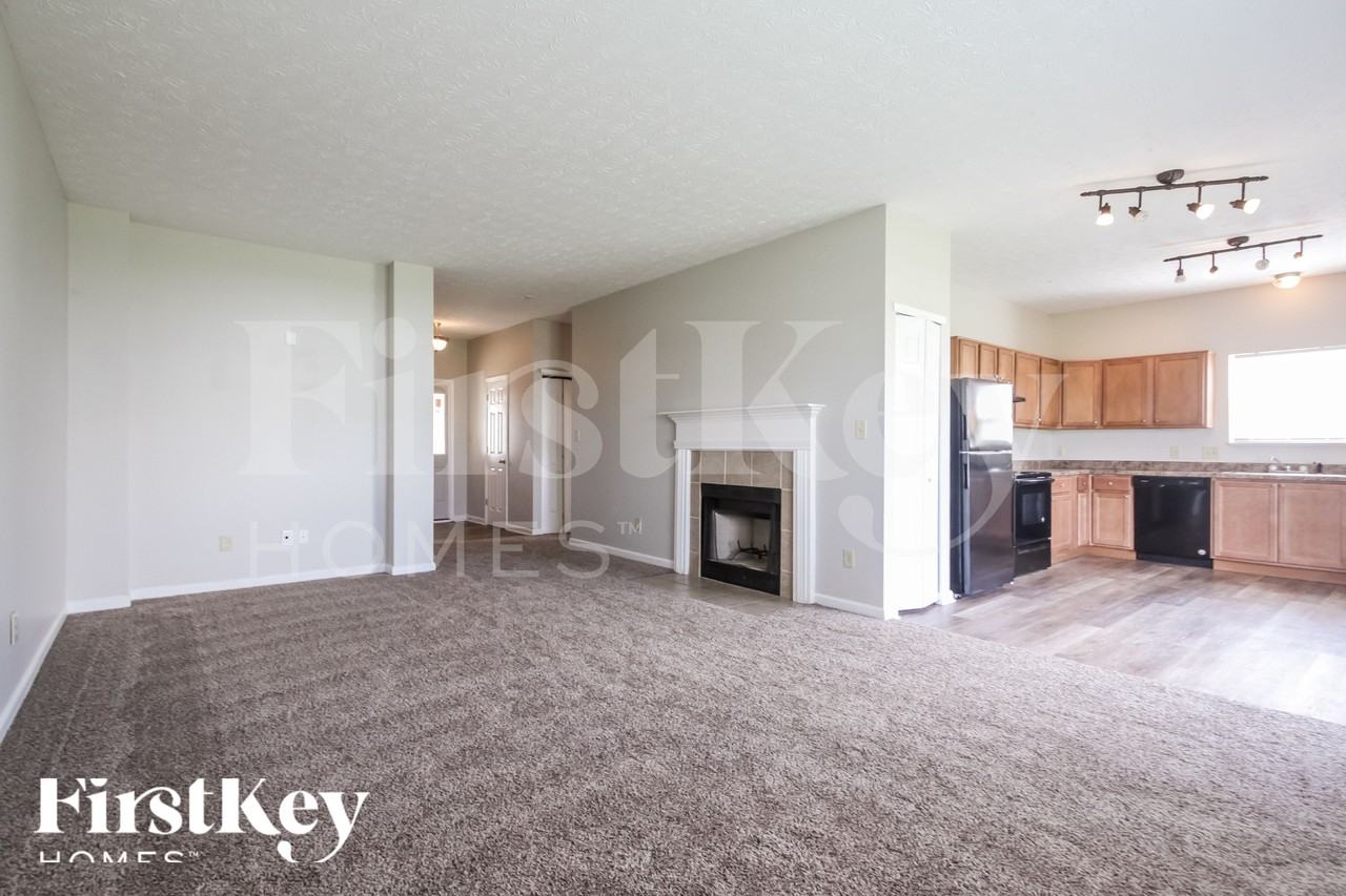 8310 Chesterhill Ln - Photo 4 of 18