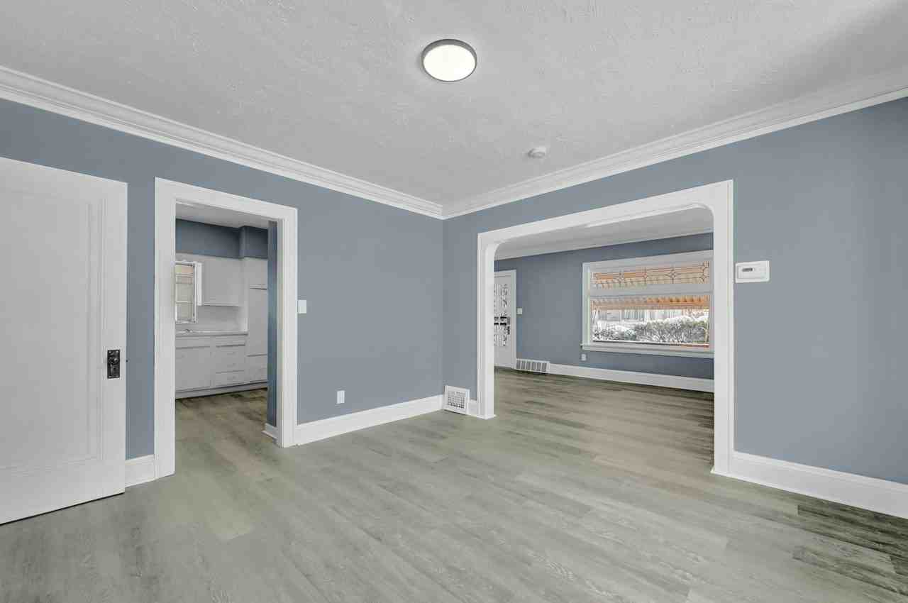 3658 East 138th Street - Photo 6 of 32