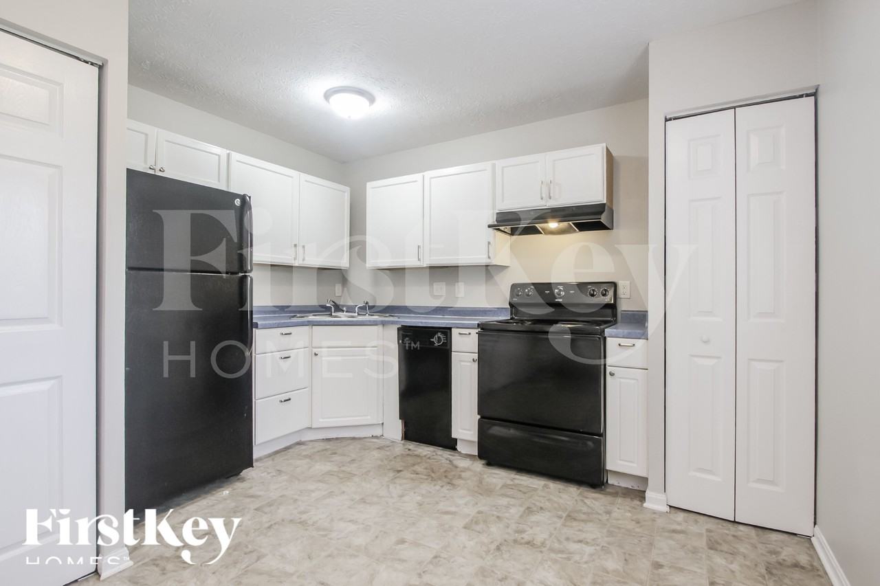 7732 Hoyt Ave - Photo 5 of 19