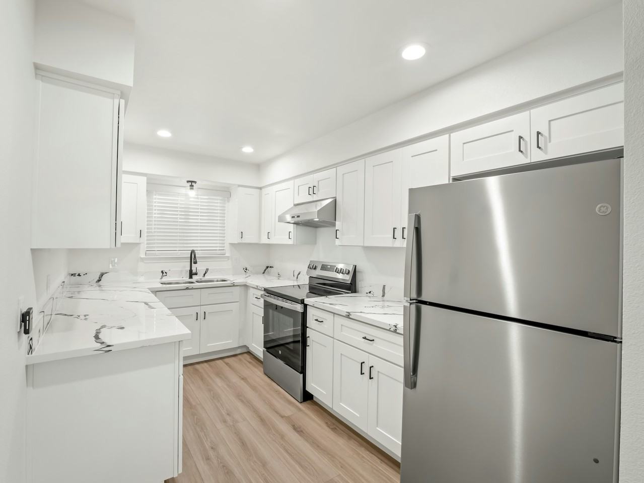 2124 North Glenn Avenue, Unit 2124 - Photo 3 of 18