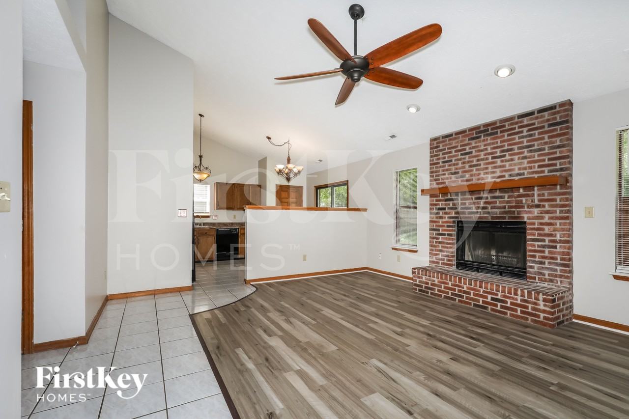 6824 Oak Lake Dr - Photo 3 of 19