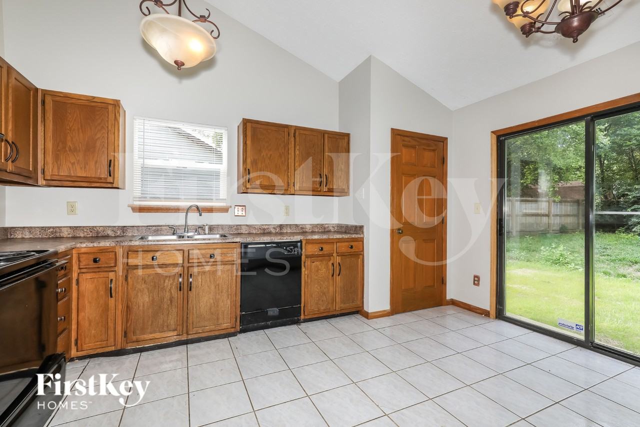 6824 Oak Lake Dr - Photo 6 of 19