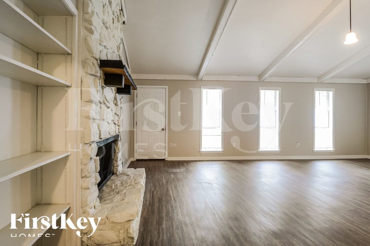 6030 Elk Grove Rd - Photo 3 of 18