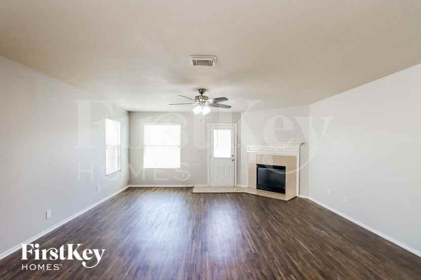 602 Regal Hollow Ln - Photo 4 of 15