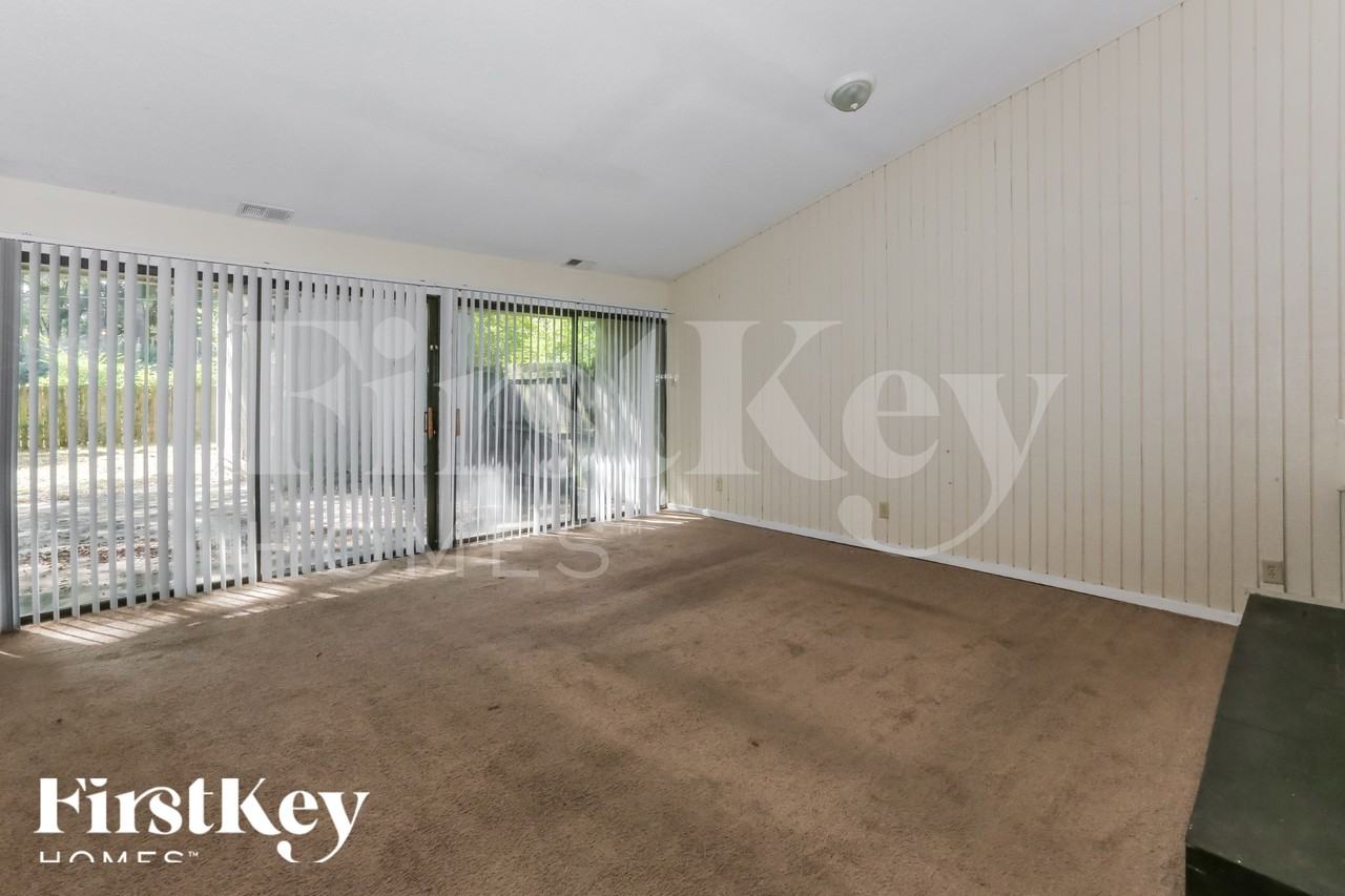 5233 Edenshire Ave - Photo 2 of 18