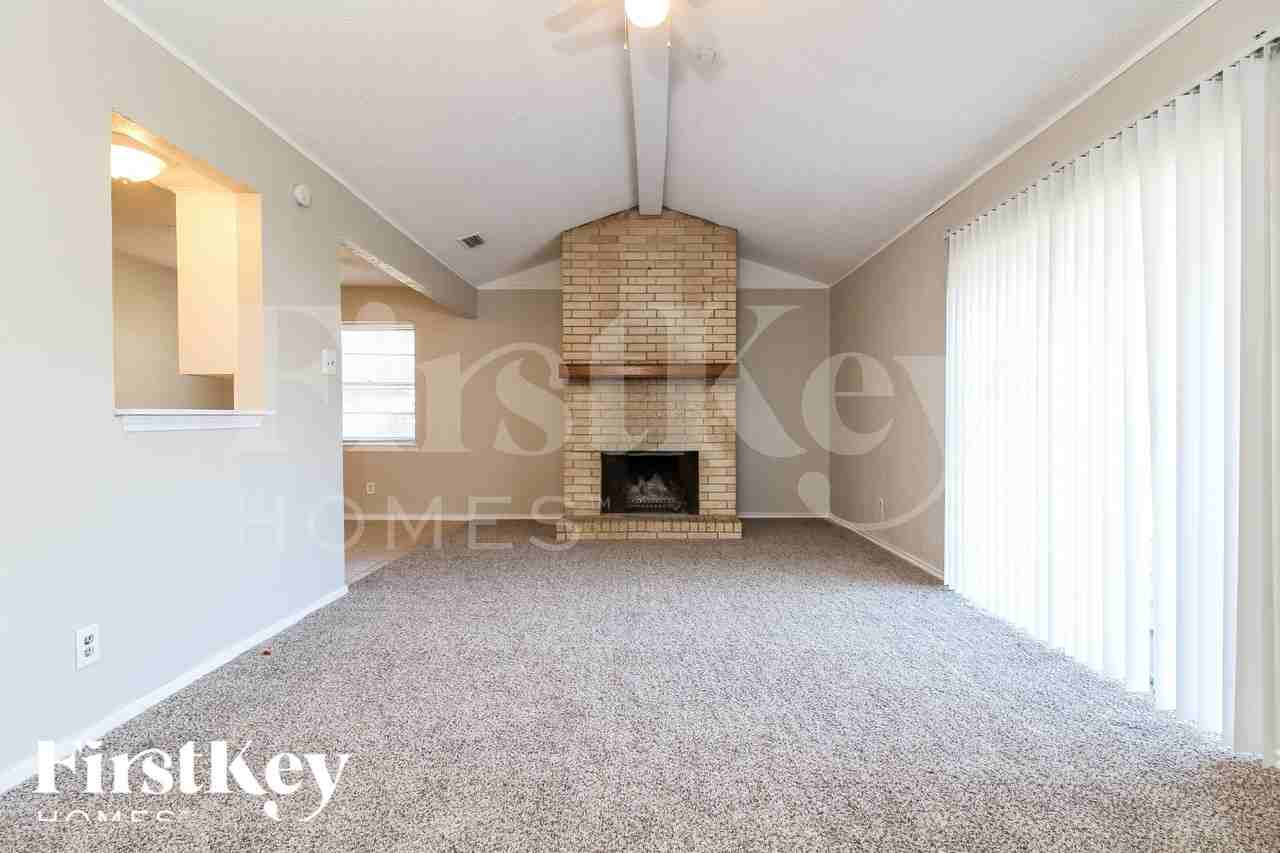 502 Oak Ridge Pl - Photo 3 of 18