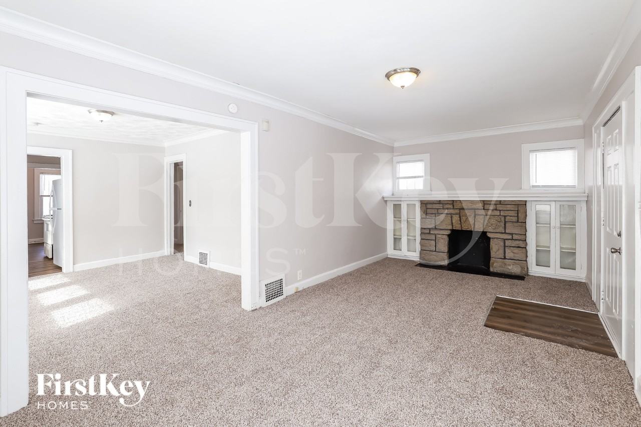 5004 Michigan Ave - Photo 2 of 19