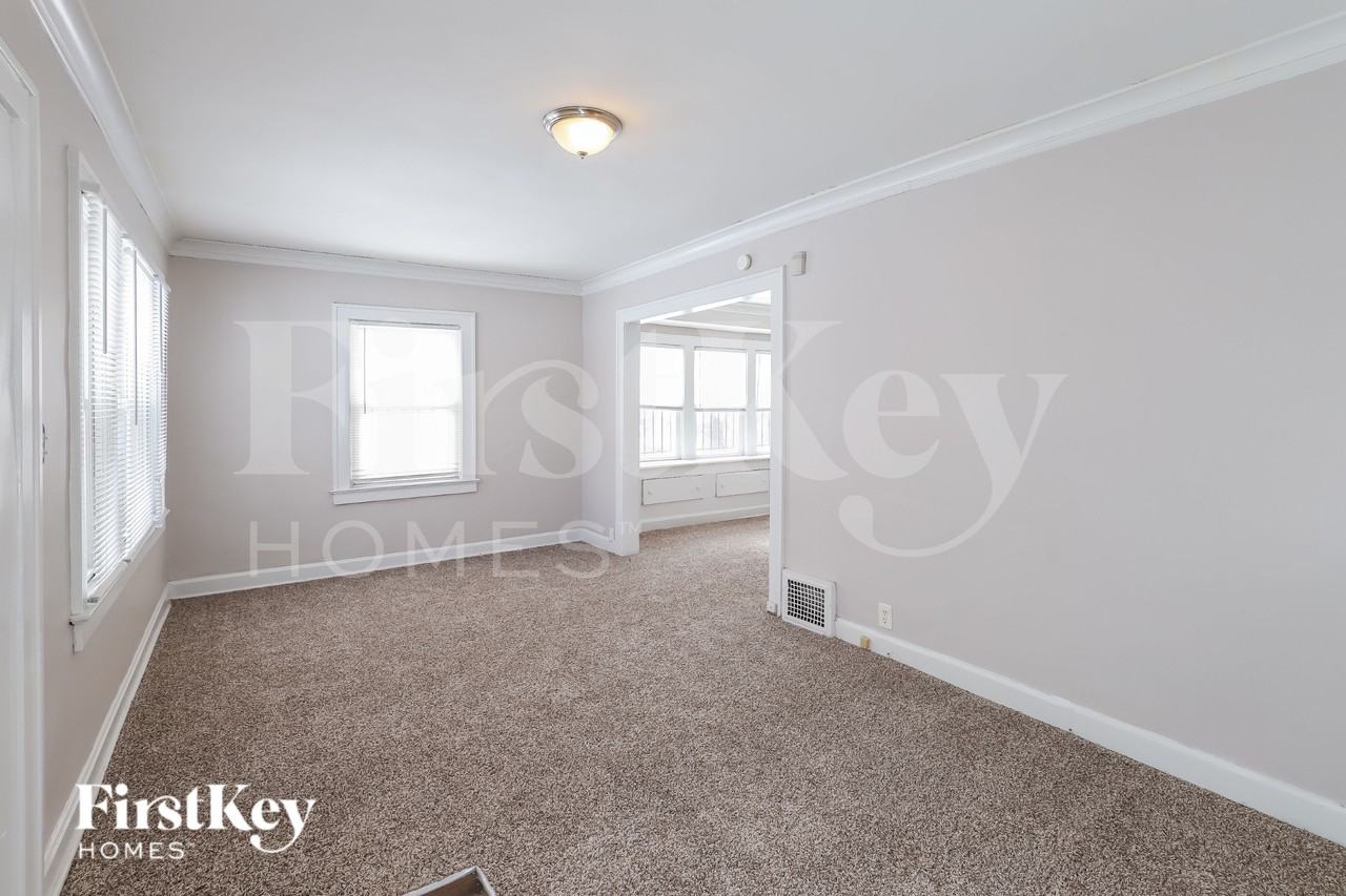 5004 Michigan Ave - Photo 4 of 19