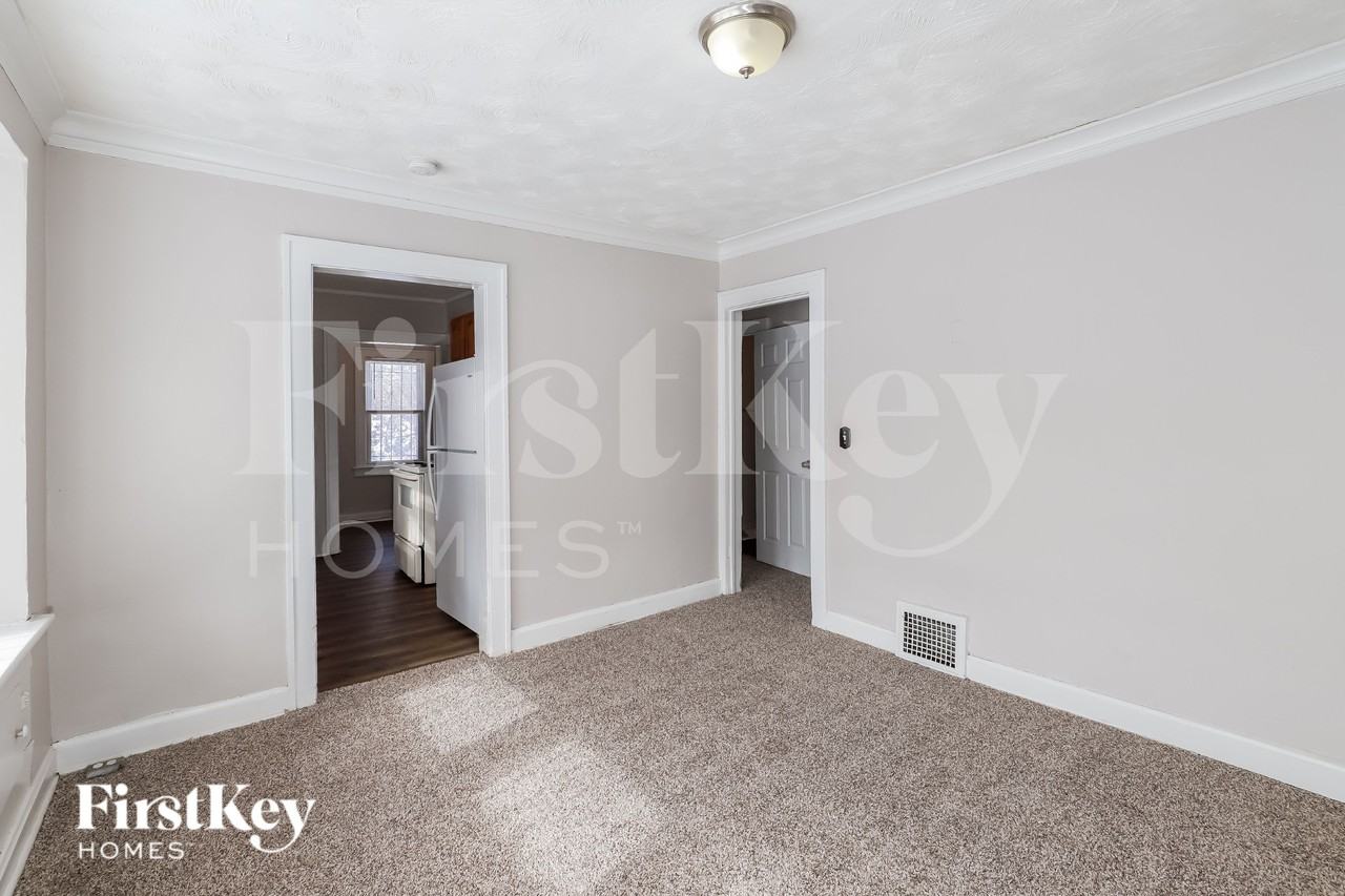 5004 Michigan Ave - Photo 6 of 19