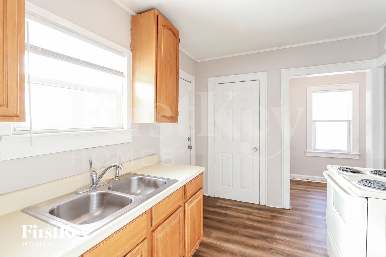 5004 Michigan Ave - Photo 7 of 19