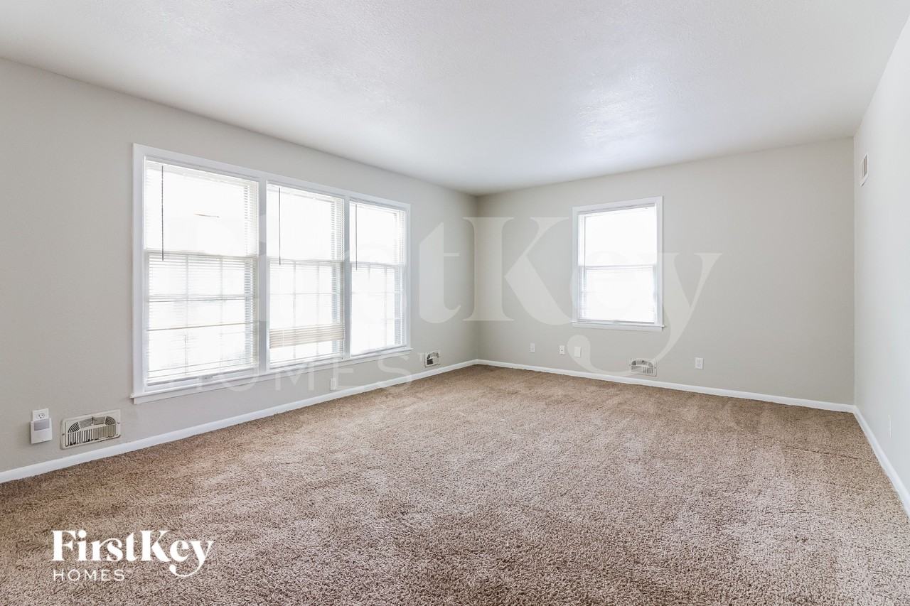 3508 S Leslie Ave - Photo 2 of 16