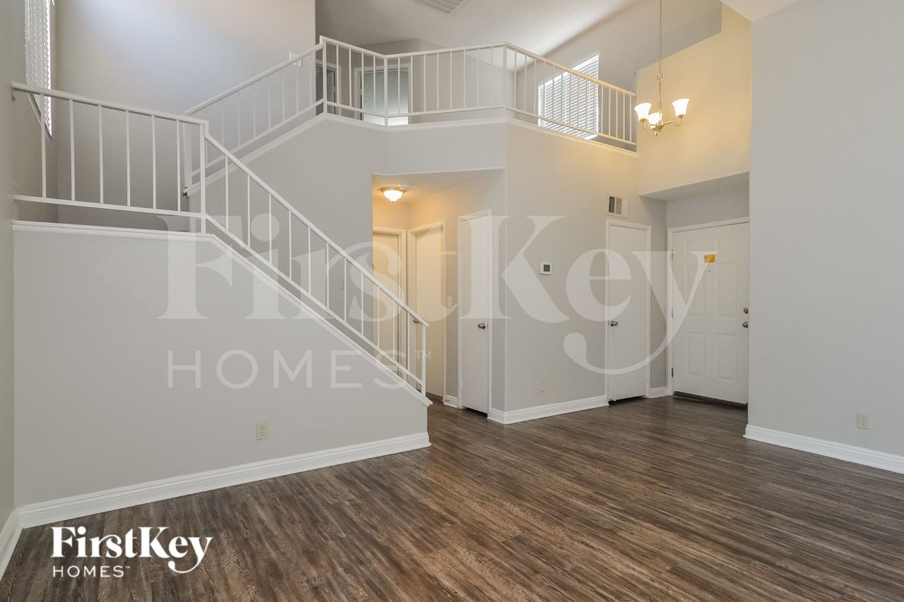 267 Spring Hills Ln - Photo 3 of 19