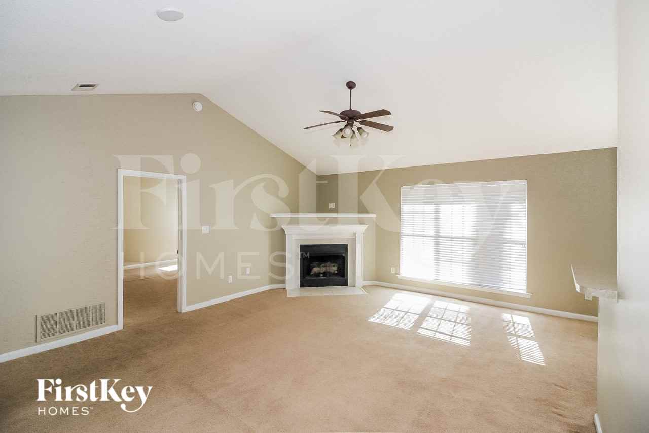 2554 Plum Creek Dr - Photo 2 of 15