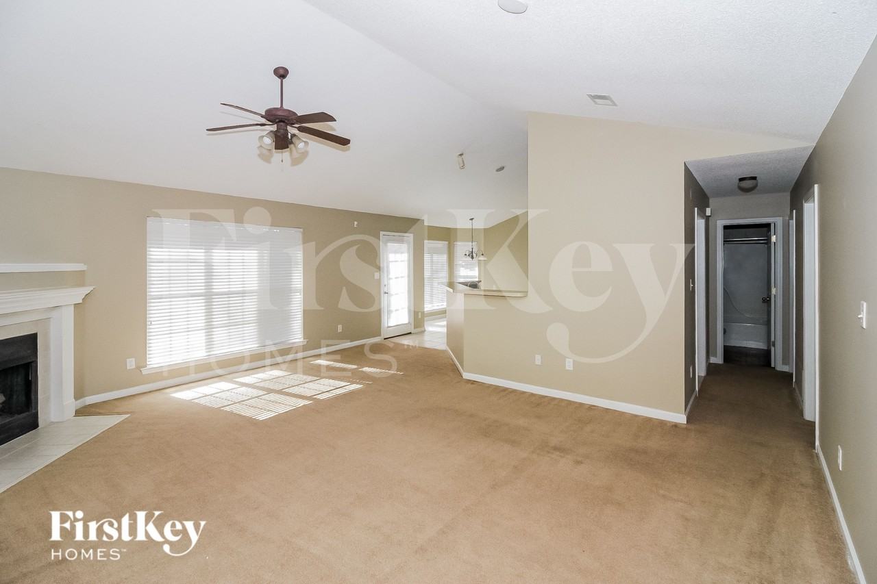 2554 Plum Creek Dr - Photo 3 of 15