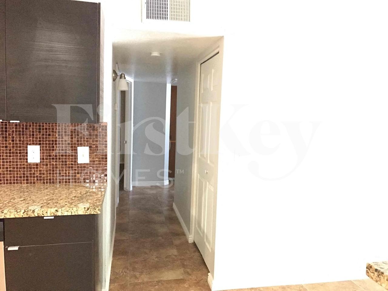 2308 W Orchid Ln - Photo 3 of 31