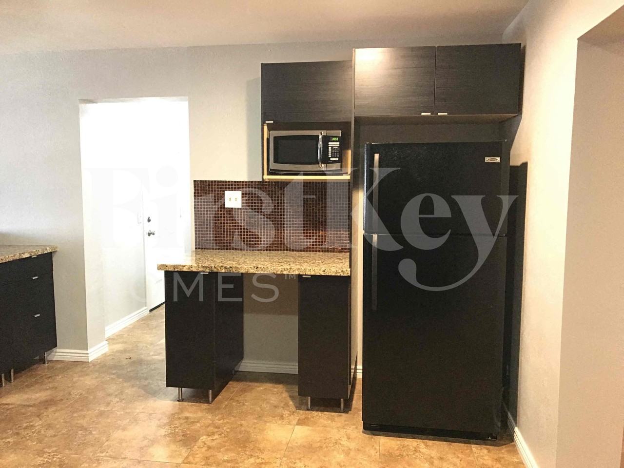 2308 W Orchid Ln - Photo 5 of 31