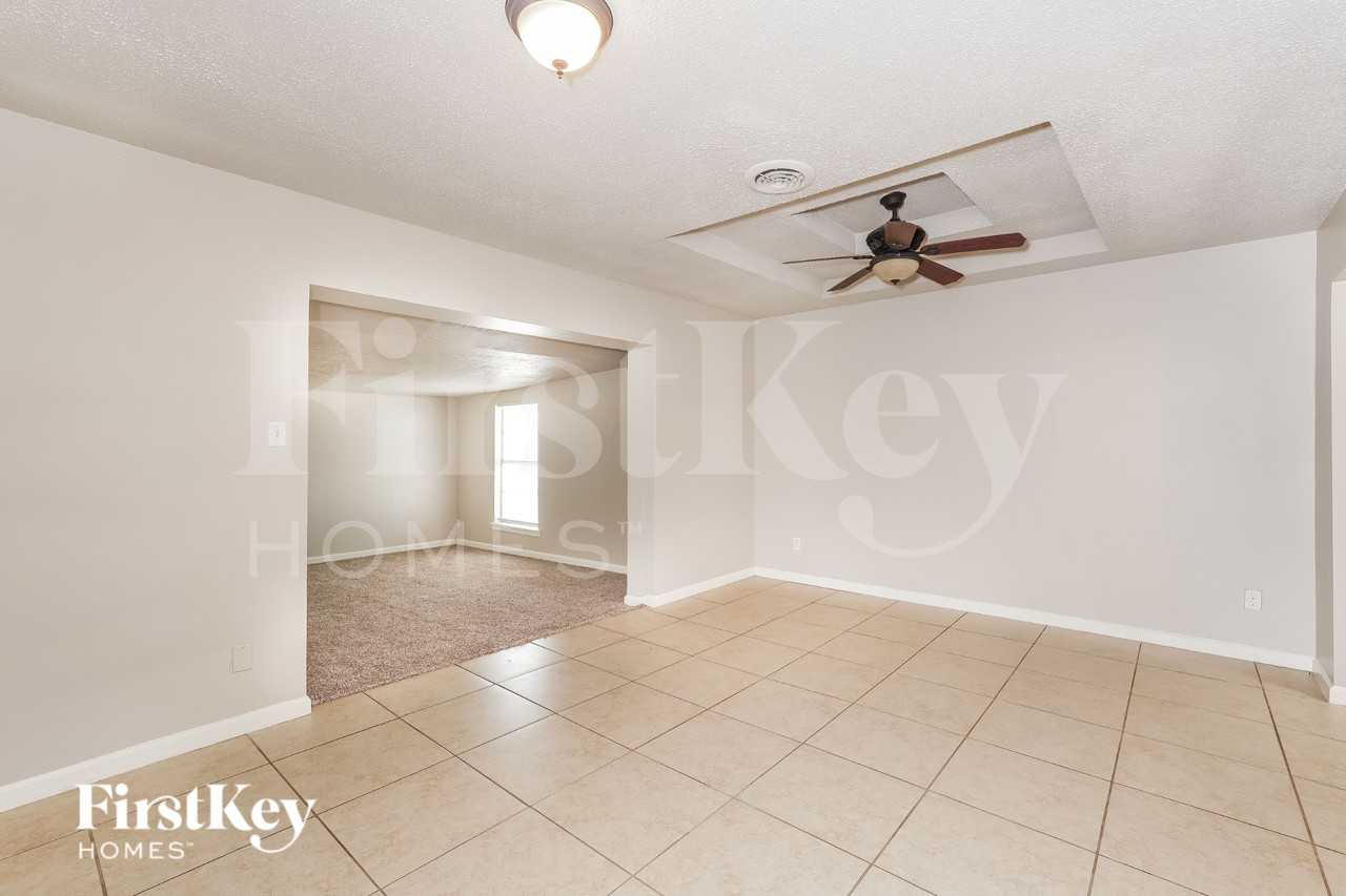 2202 Fairfax Dr - Photo 6 of 19