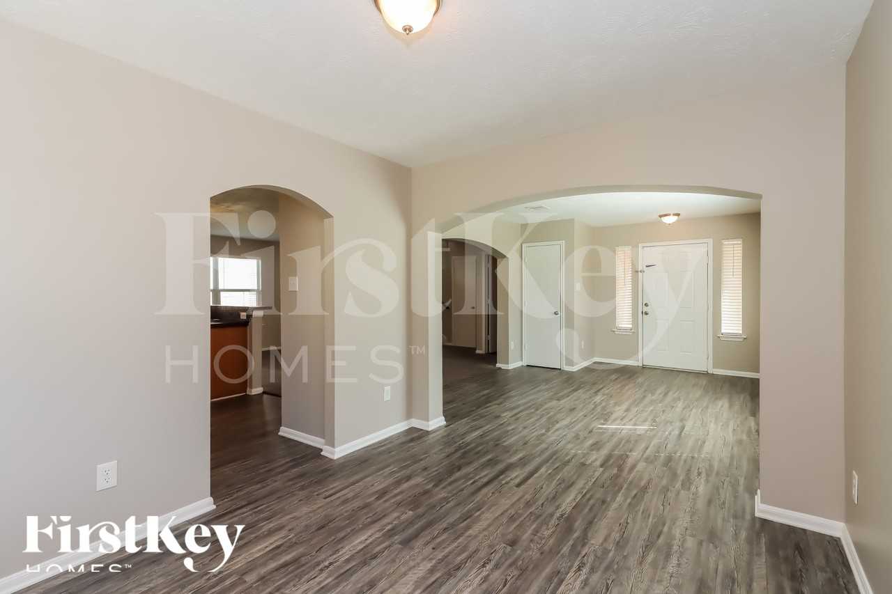 20715 Sycamore Wood Dr - Photo 5 of 15