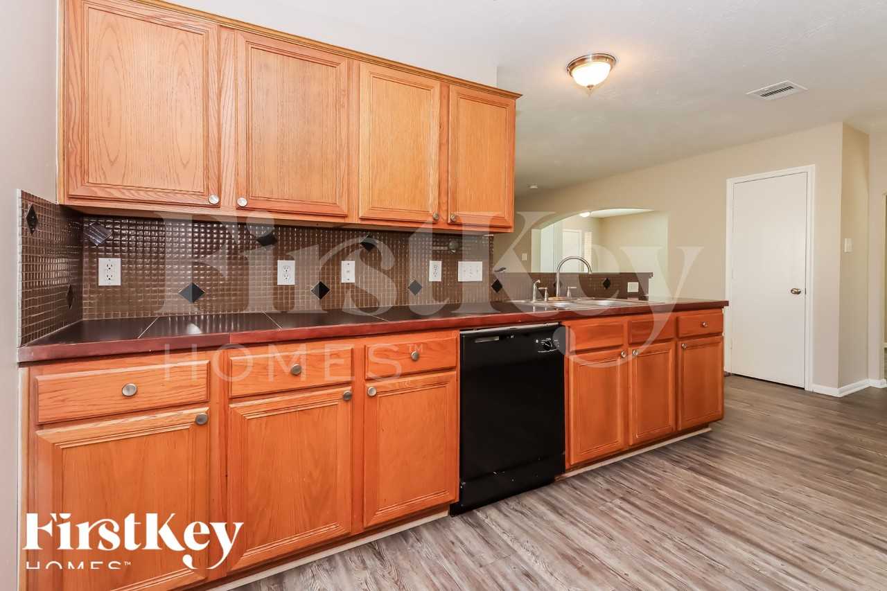 20715 Sycamore Wood Dr - Photo 7 of 15