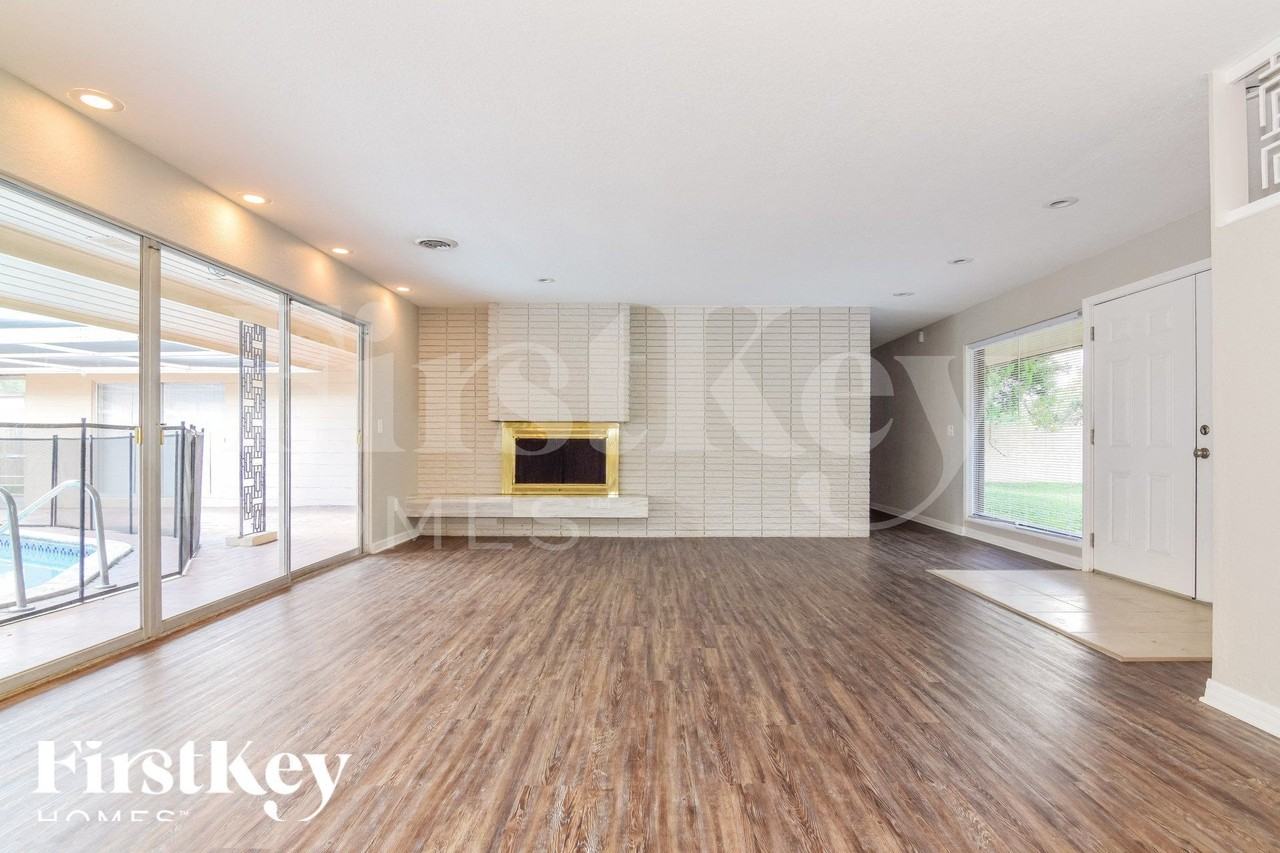 1961 9th St Se - Photo 3 of 16