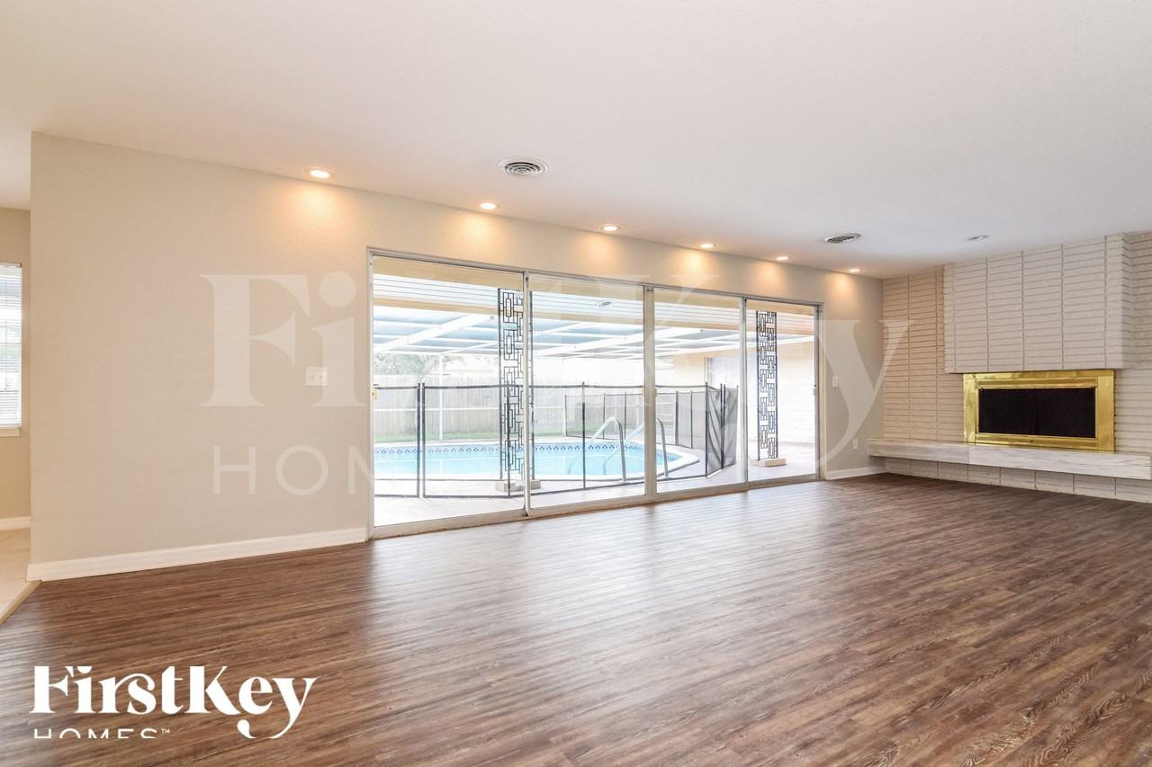 1961 9th St Se - Photo 4 of 16