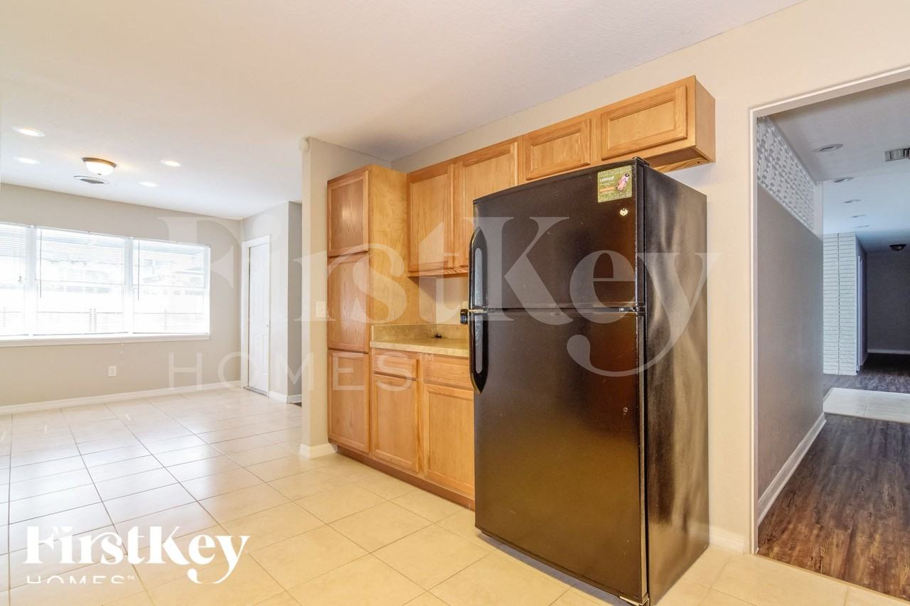 1961 9th St Se - Photo 6 of 16