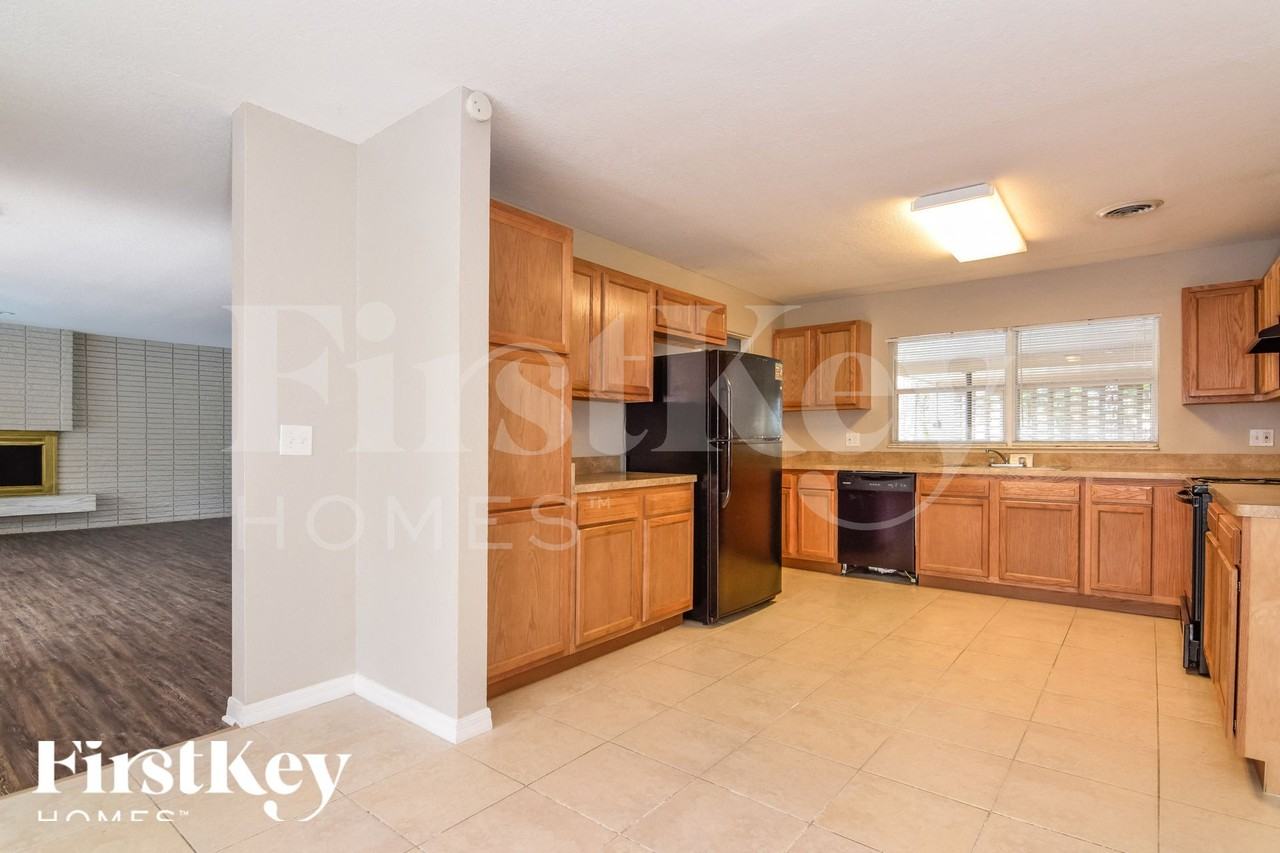 1961 9th St Se - Photo 7 of 16