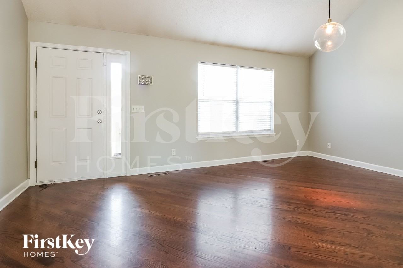 1605 Cove Dr - Photo 2 of 16