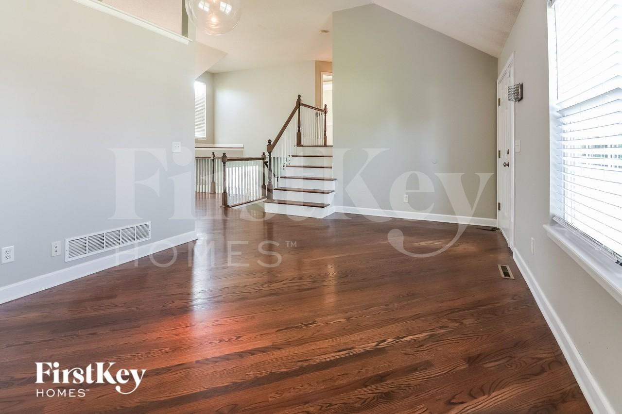 1605 Cove Dr - Photo 3 of 16