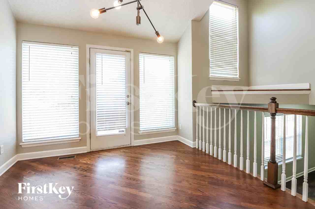 1605 Cove Dr - Photo 4 of 16