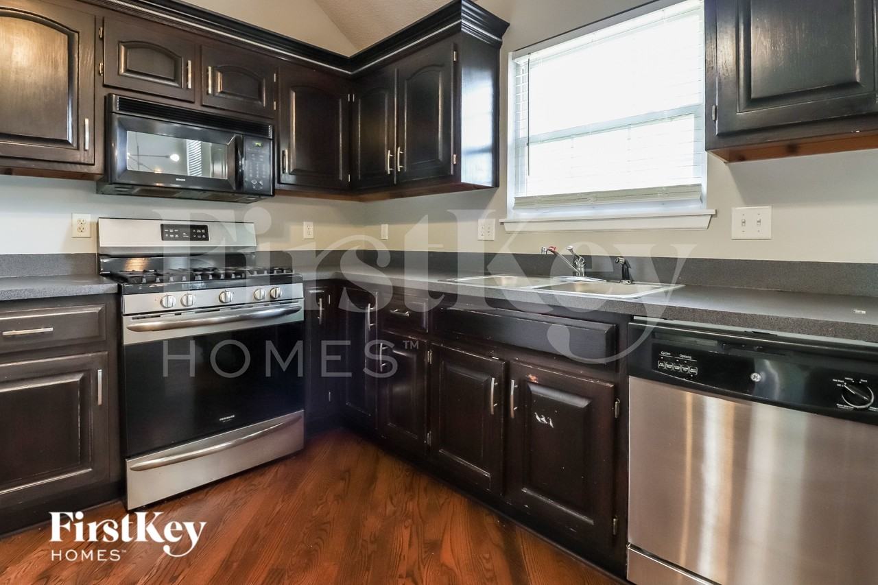 1605 Cove Dr - Photo 7 of 16