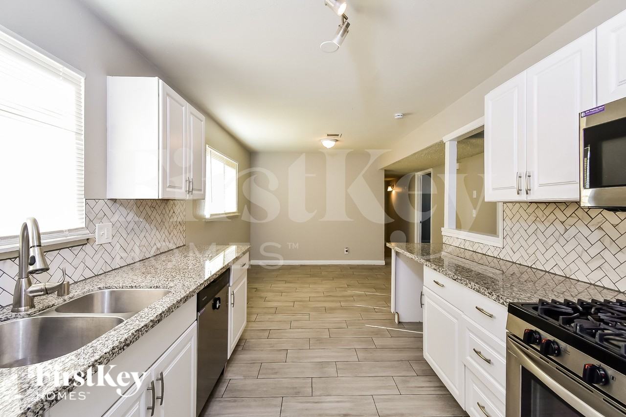 137 Kola St - Photo 7 of 19