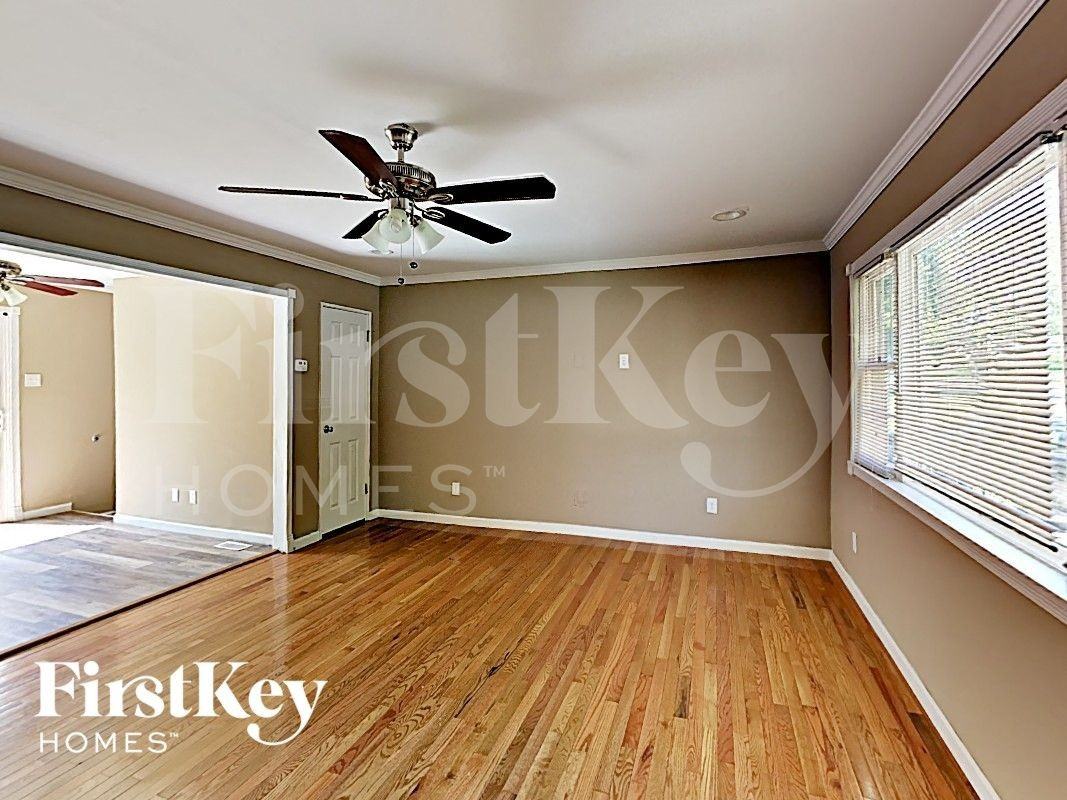 1365 Carmona Dr - Photo 2 of 15