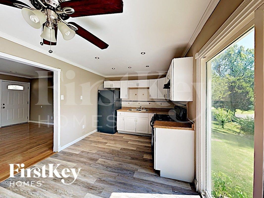 1365 Carmona Dr - Photo 4 of 15