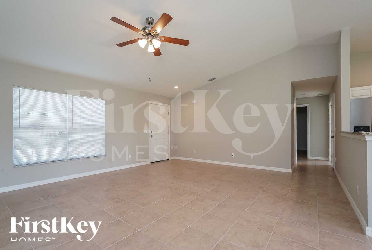 12087 Helios Ave - Photo 5 of 18