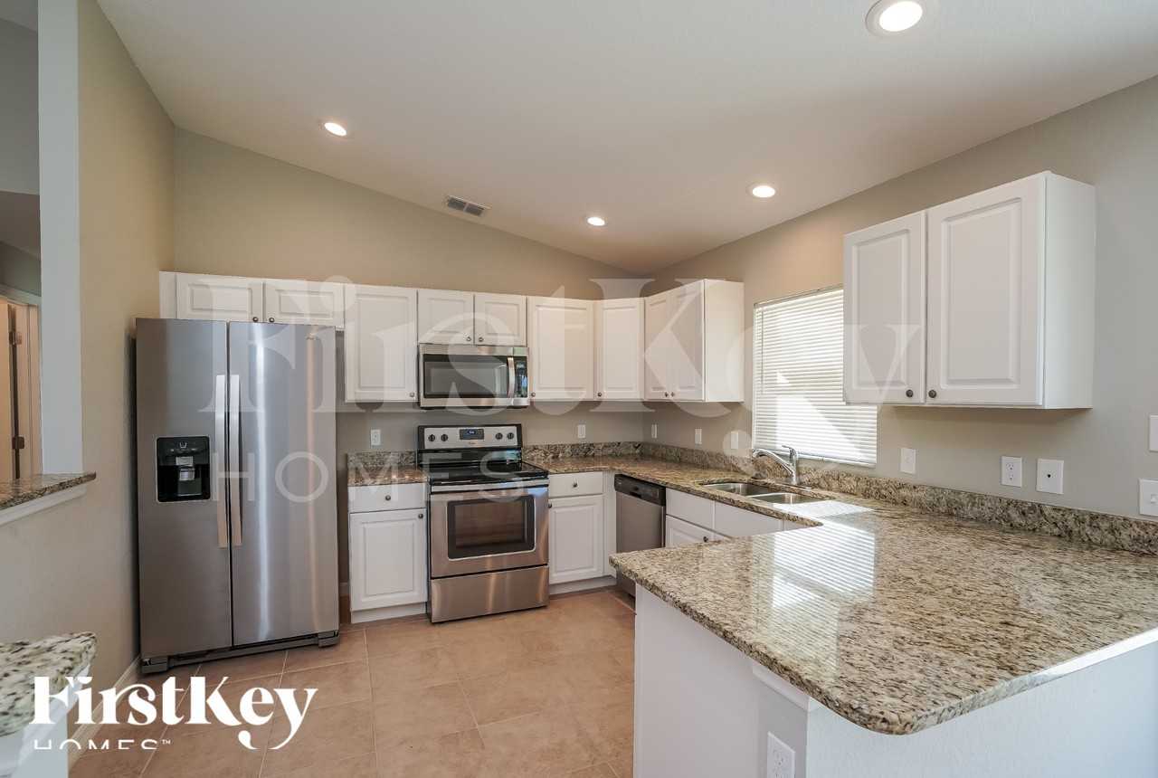 12087 Helios Ave - Photo 7 of 18