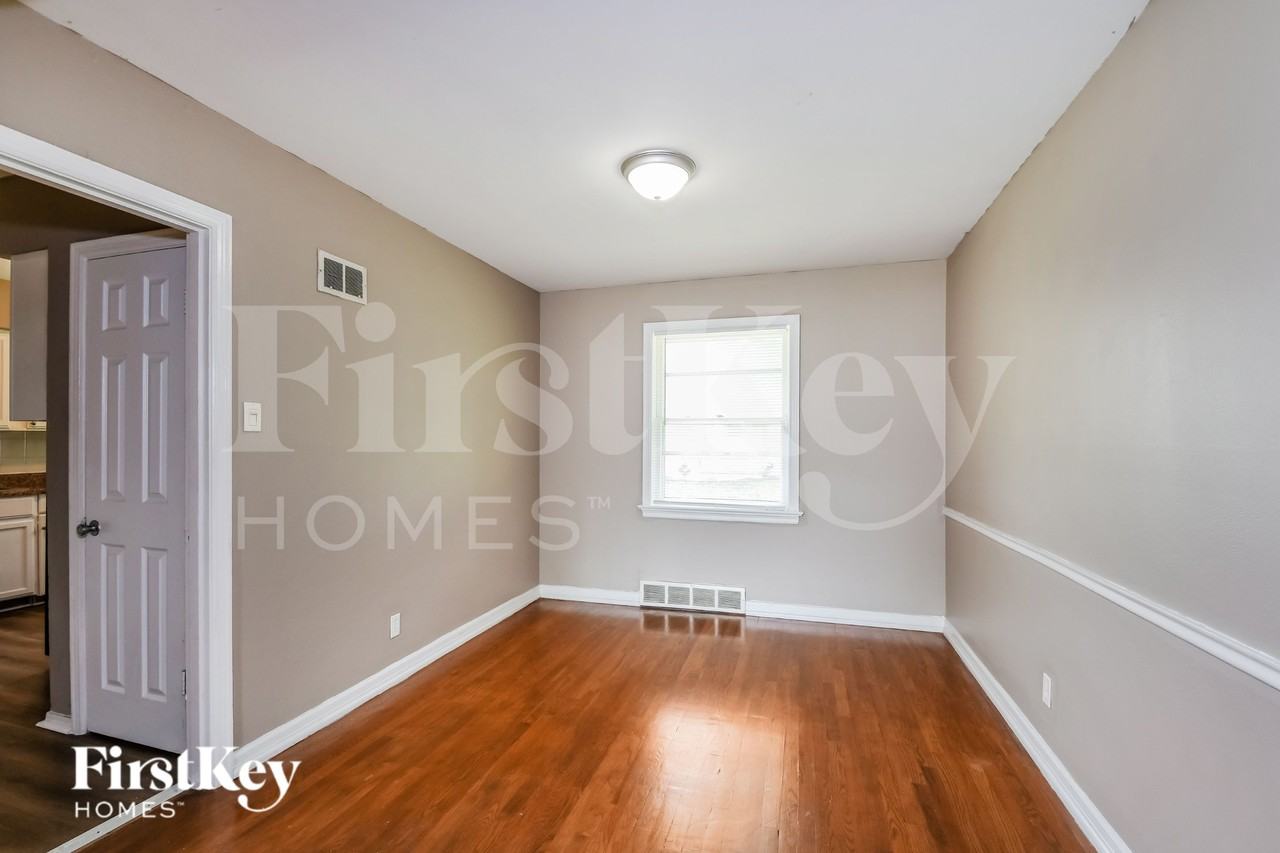 1129 Jennings Station Rd - Photo 5 of 16