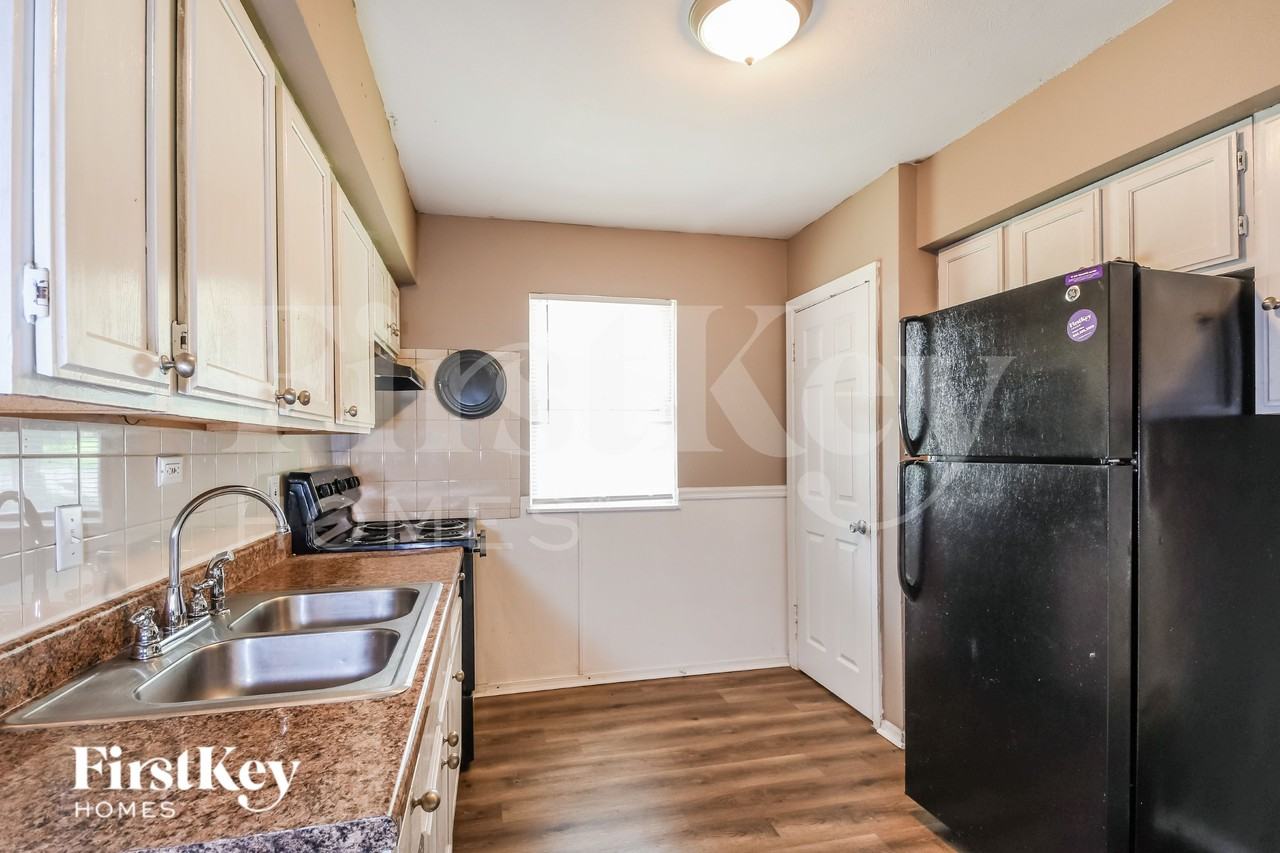 1129 Jennings Station Rd - Photo 7 of 16