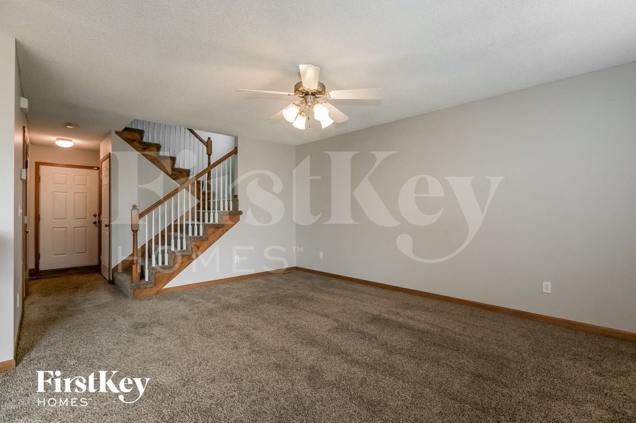 11104 Highview Rd - Photo 4 of 15