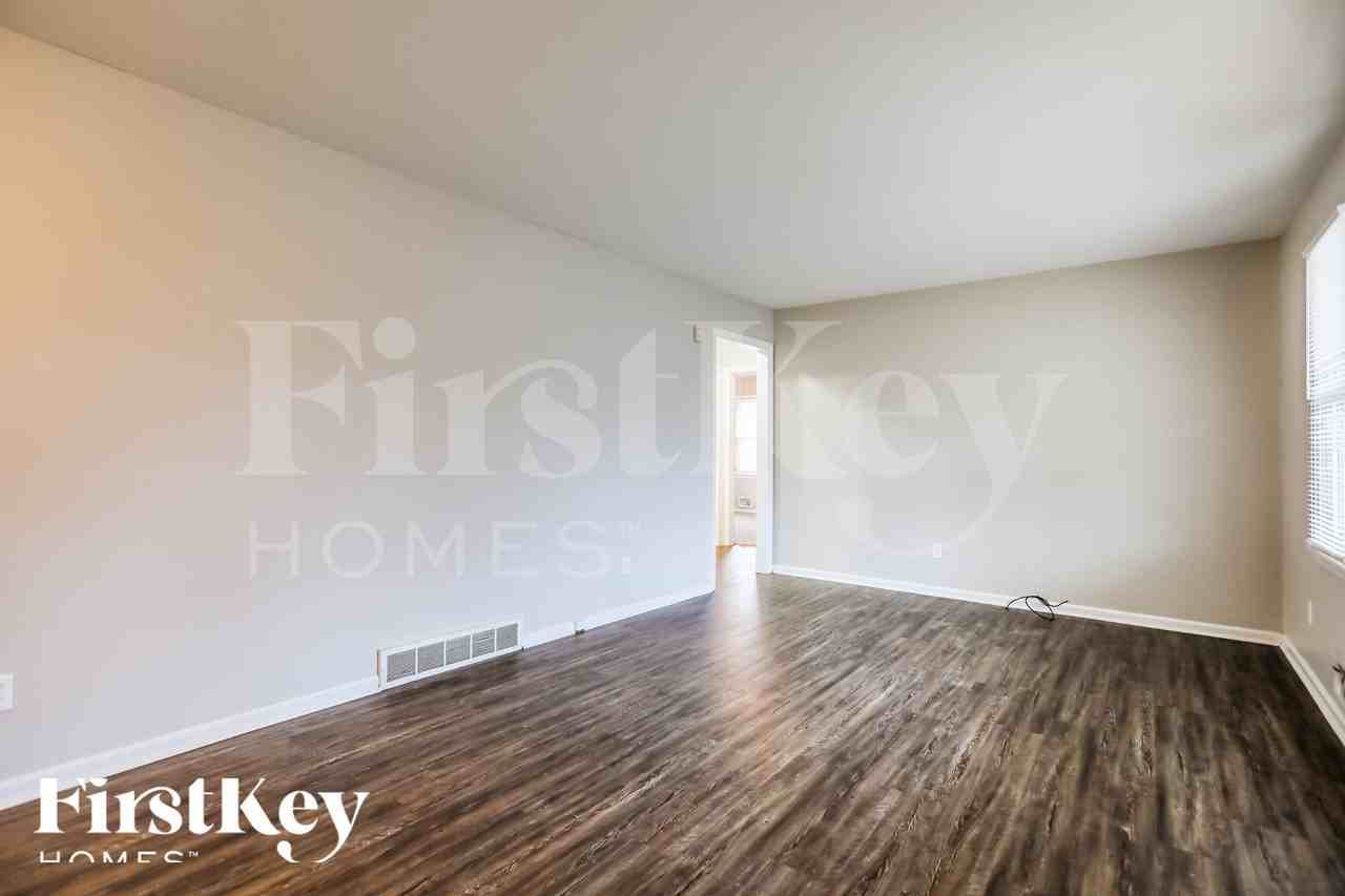 10508 E 33rd Ter S - Photo 3 of 18