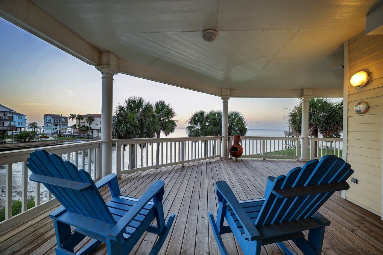 22621 Bay Point Dr - Photo 3 of 40