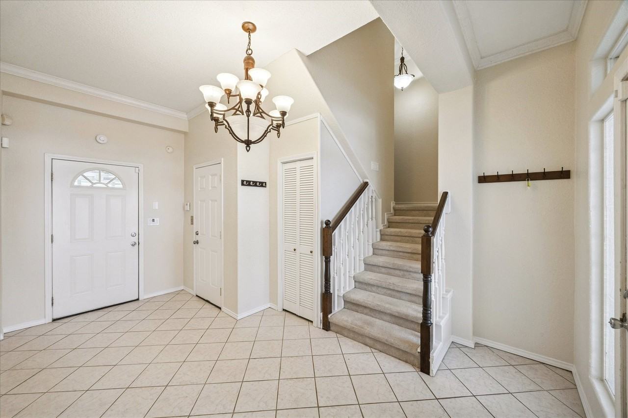 22621 Bay Point Dr - Photo 7 of 40