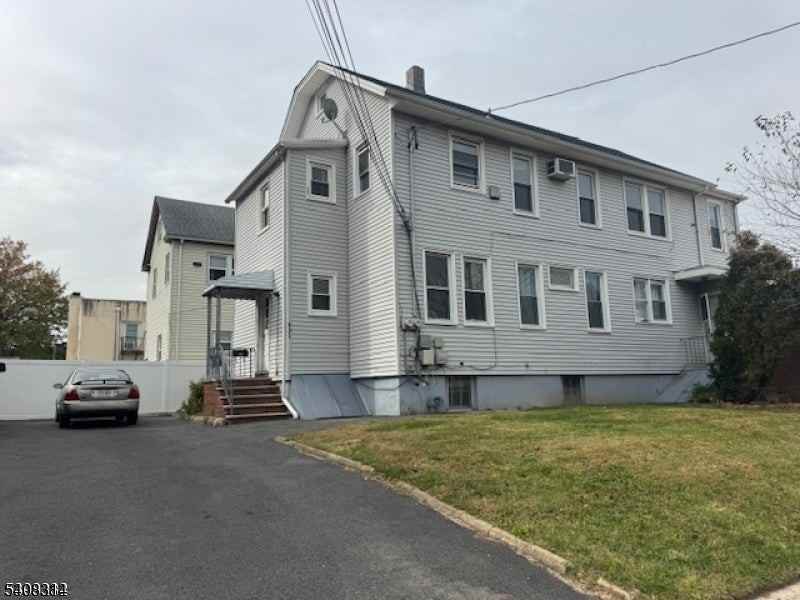 211 W Saint Georges Ave