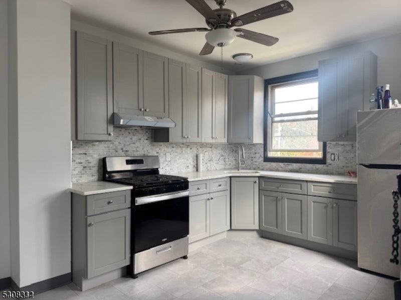 211 W Saint Georges Ave - Photo 4 of 13