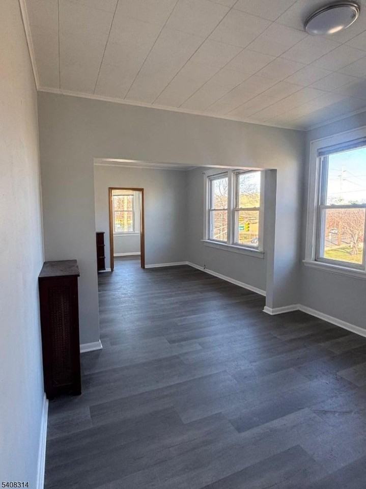 211 W Saint Georges Ave - Photo 5 of 13