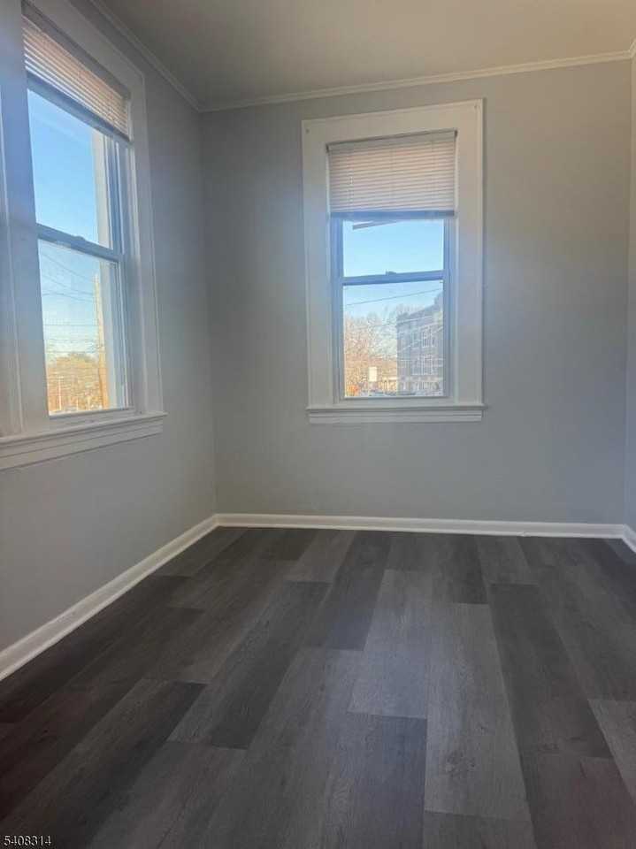 211 W Saint Georges Ave - Photo 6 of 13