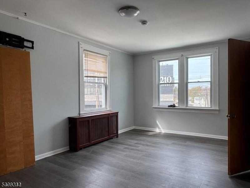 211 W Saint Georges Ave - Photo 7 of 13